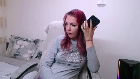 EvadesireONE online show from April 13, 2026, 7:19 pm