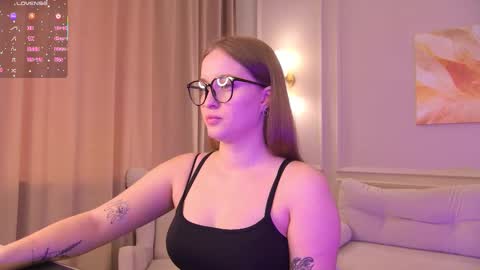 evahariss1 online show from October 11, 2025, 9:08 am