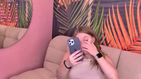 evahariss1 online show from October 24, 2025, 10:22 am