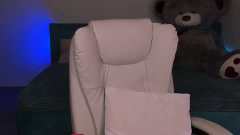 Eva online show from December 12, 2024, 8:53 pm