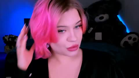 Eva online show from February 14, 2025, 9:43 pm