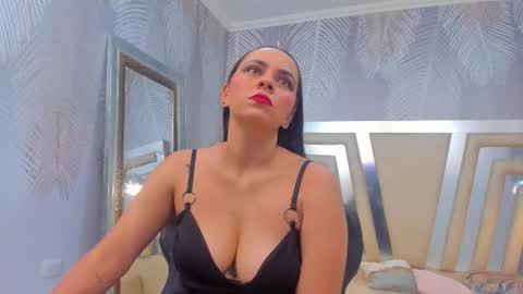 Snapshot of evaloren_ chatting on October 29, 2025, 11:50 pm Eva Loren online show from October 29, 2025, 11:50 pm