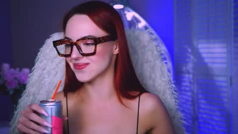 Eva  online show from September 26, 2025, 1:26 pm