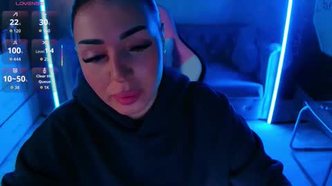 Eva online show from November 9, 2025, 5:55 pm