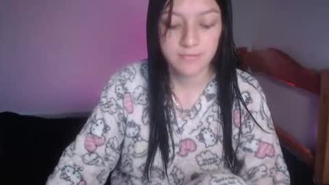 Snapshot of evangeline_petite chatting on November 25, 2025, 3:06 am eva online show from November 25, 2025, 3:06 am