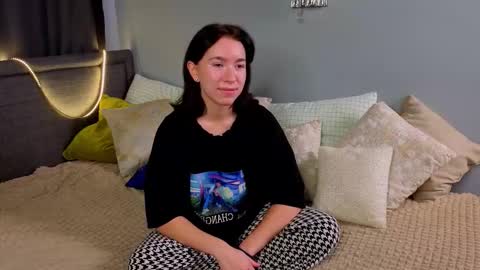 Snapshot of evangelinemelliere chatting on November 27, 2025, 8:16 am Im Nelly online show from November 27, 2025, 8:16 am