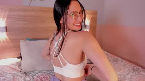 Snapshot of evangelineroos chatting on March 25, 2026, 8:15 pm evangelineroos online show from March 25, 2026, 8:15 pm