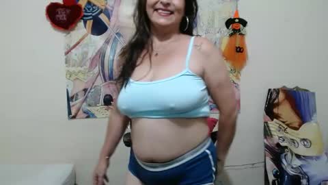 Snapshot of evangelinhotxxx33 chatting on December 17, 2024, 8:21 pm Eva online show from December 17, 2024, 8:21 pm