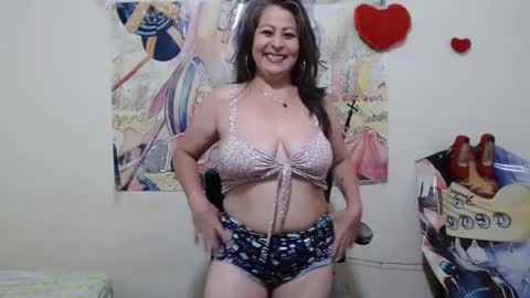 Snapshot of evangelinhotxxx33 chatting on October 14, 2025, 8:20 pm Eva online show from October 14, 2025, 8:20 pm