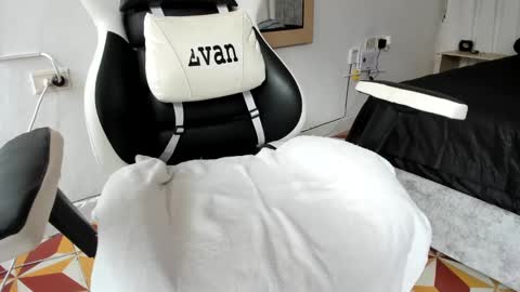 Snapshot of evans_king chatting on March 8, 2025, 12:30 pm Evan online show from March 8, 2025, 12:30 pm