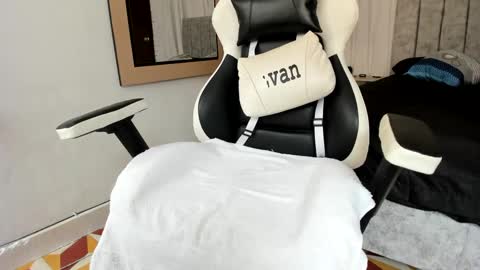 Snapshot of evans_king chatting on March 12, 2025, 7:17 pm Evan online show from March 12, 2025, 7:17 pm