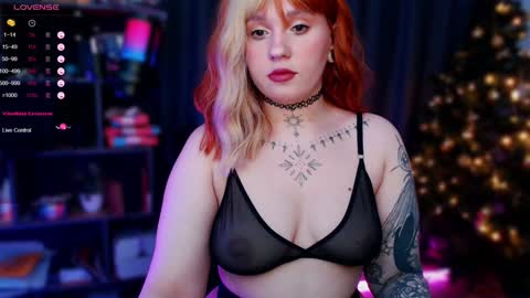 Snapshot of evaredmooon chatting on December 25, 2024, 11:33 am Moon online show from December 25, 2024, 11:33 am