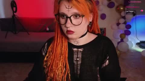 Snapshot of evaredmooon chatting on October 18, 2025, 9:21 am Moon online show from October 18, 2025, 9:21 am