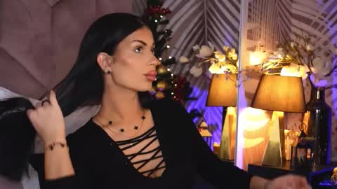 EvaRhea online show from December 18, 2025, 3:56 am