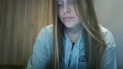 evasapples2026 online show from January 15, 2026, 7:06 pm