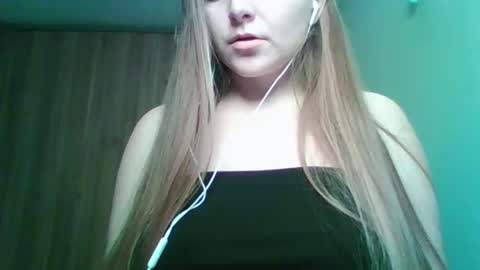 evasapples2026 online show from February 28, 2026, 10:33 pm