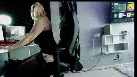 evavibe online show from April 24, 2026, 7:11 am