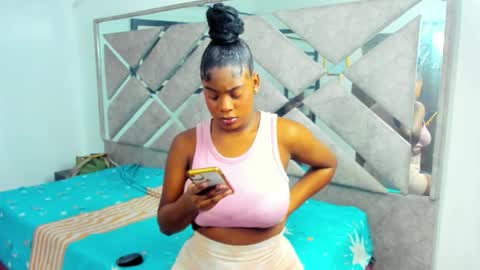 Eva And Emmanuel online show from November 1, 2025, 1:02 pm