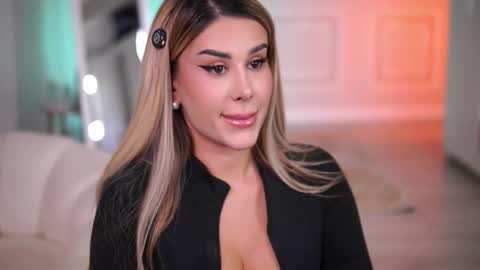 Eva online show from November 24, 2025, 8:19 pm