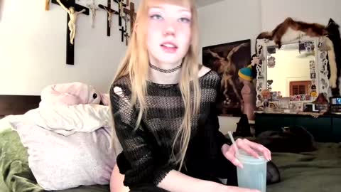 Snapshot of eve003300 chatting on December 23, 2025, 12:19 am Goddess Eve online show from December 23, 2025, 12:19 am