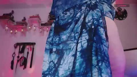 Eve Blue  friends. IG eve blue77 TW EveBlue 1 OF eveblue7 online show from February 10, 2026, 1:32 am