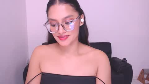 Snapshot of eve_rox18 chatting on December 2, 2024, 5:26 am Eve Rox18 online show from December 2, 2024, 5:26 am