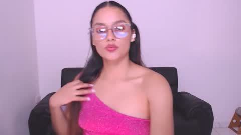 Snapshot of eve_rox18 chatting on December 6, 2024, 6:15 am Eve Rox18 online show from December 6, 2024, 6:15 am