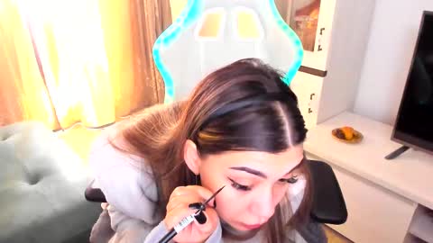 eveeevian online show from February 19, 2025, 11:38 am