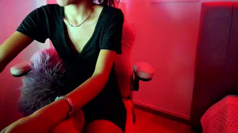 Evelin online show from November 30, 2025, 3:49 pm