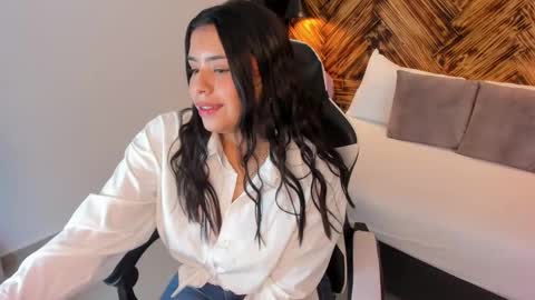 Snapshot of evelin_villan chatting on February 12, 2026, 4:02 pm E V E L I N online show from February 12, 2026, 4:02 pm