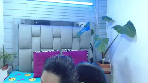Snapshot of evelin_zaens chatting on April 21, 2026, 4:08 am evelin zaens online show from April 21, 2026, 4:08 am
