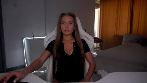 Evelina online show from May 11, 2026, 11:49 am