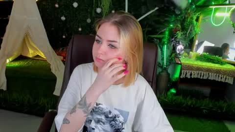 Snapshot of evelinakitty chatting on May 26, 2026, 9:49 am Evelina online show from May 26, 2026, 9:49 am