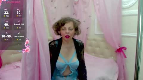 Snapshot of evelinaxlove chatting on October 19, 2025, 4:02 am Evelina Love online show from October 19, 2025, 4:02 am