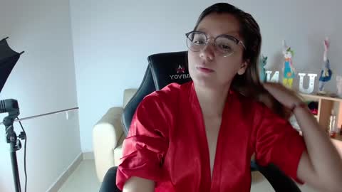 Evelyn online show from December 4, 2024, 1:20 pm