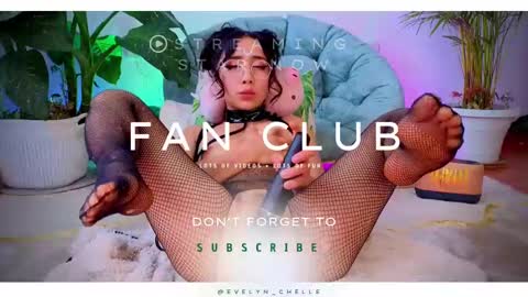 Snapshot of evelyn_chelle chatting on February 17, 2025, 4:04 pm Im Eve or Chelle Next Stream 191224 online show from February 17, 2025, 4:04 pm