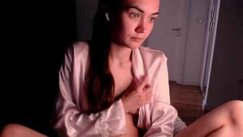 Evelyn online show from June 3, 2026, 9:45 am