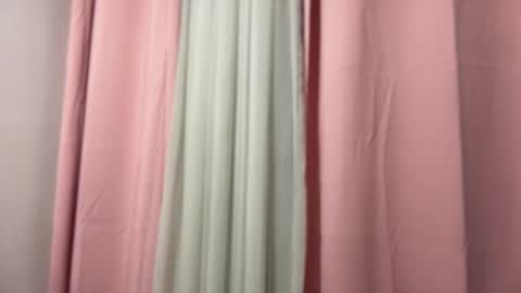 E V E L Y N  online show from December 18, 2025, 11:44 pm