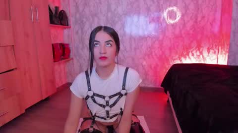 Snapshot of evelyn_joness_ chatting on October 20, 2025, 4:51 pm Evelyn online show from October 20, 2025, 4:51 pm