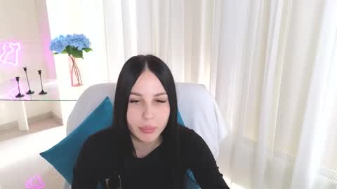 Evelyn online show from November 17, 2025, 11:05 am