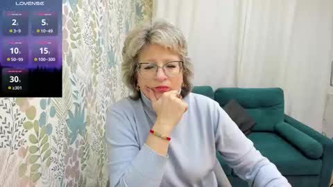 Evelyn online show from December 5, 2025, 4:54 am