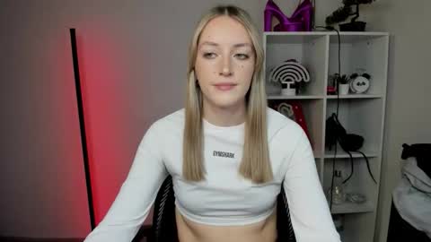 evelynblond online show from March 5, 2026, 1:51 pm