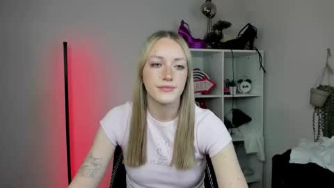 evelynblond online show from March 30, 2026, 12:39 pm