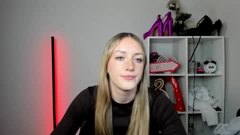 Snapshot of evelynblond chatting on April 24, 2026, 1:13 pm evelynblond online show from April 24, 2026, 1:13 pm
