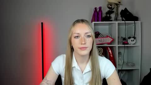 Snapshot of evelynblond chatting on May 28, 2026, 1:41 pm evelynblond online show from May 28, 2026, 1:41 pm