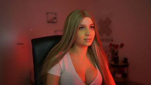 Snapshot of evelyncage_ chatting on December 15, 2024, 6:59 pm evelyncage_ online show from December 15, 2024, 6:59 pm