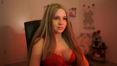 Snapshot of evelyncage_ chatting on February 14, 2025, 10:14 pm evelyncage_ online show from February 14, 2025, 10:14 pm