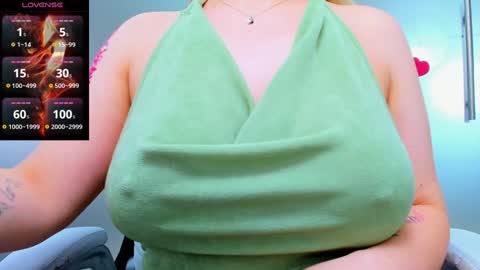 evelyne_rose online show from January 27, 2025, 9:23 am