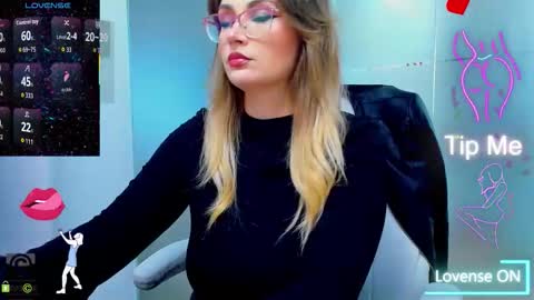 evelyne_rose online show from September 22, 2025, 5:09 am