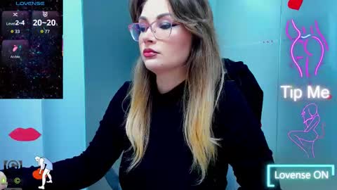 evelyne_rose online show from October 13, 2025, 5:07 am